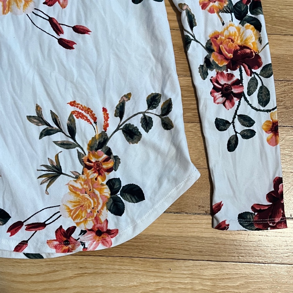 No Boundaries Floral Cutout Long Sleeve Top - White and Red - Picture 6 of 7